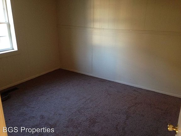 4th image of 105 W College St APT 1-7