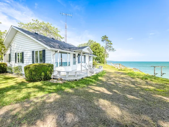 7705 Lakeview Dr, Lexington, MI 48450
