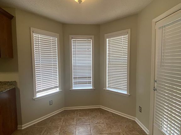 3rd image of 10639 Lexington Dr