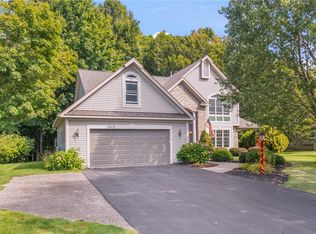 1512 Fallen Leaf Ter, Webster, NY 14580