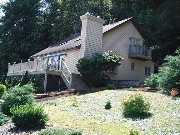 2nd image of 1450 Lake O Woods Rd