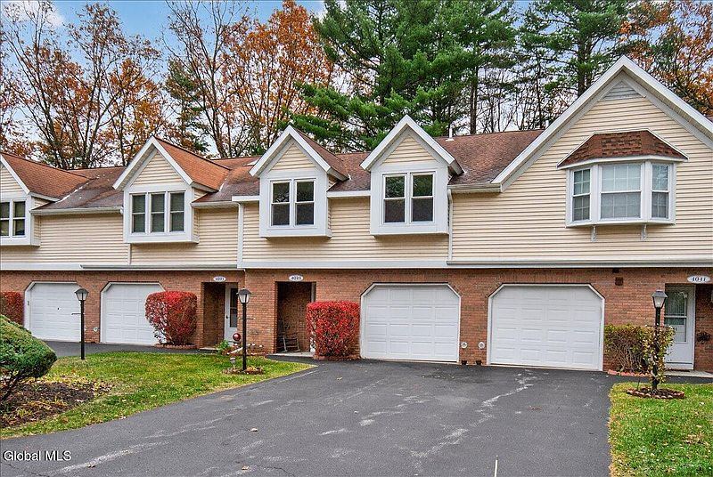 3rd image of 4043 Chaucer Place