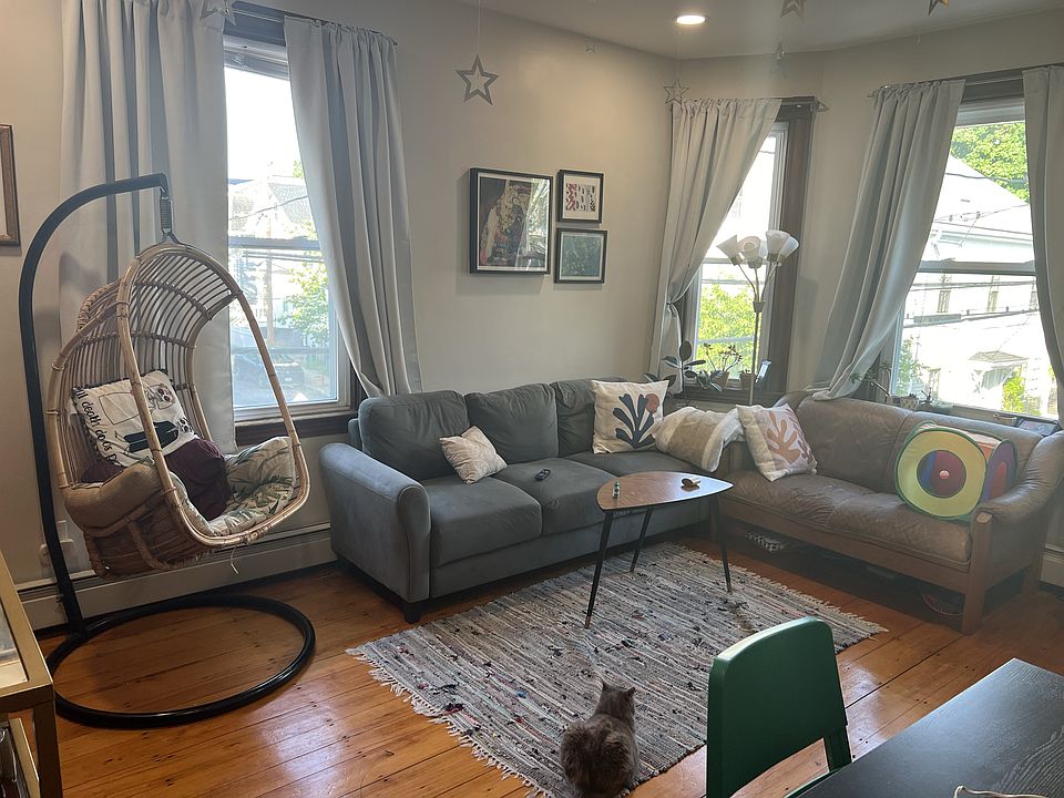 1st image of 31 Tremont St APT 3