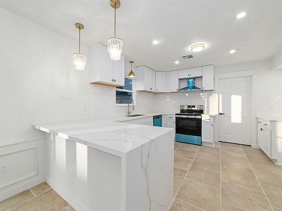 5th image of 8322 Oak Moss Dr