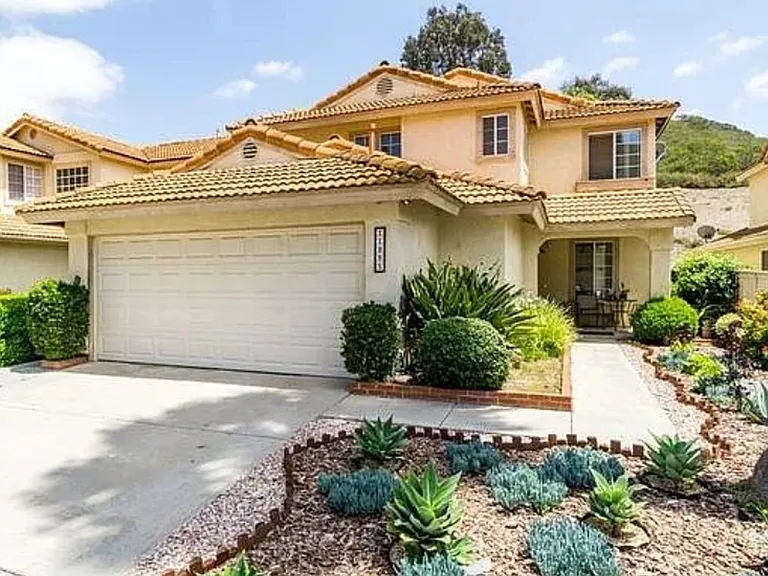 11095 Avenida De Los Lobos — Photo 1