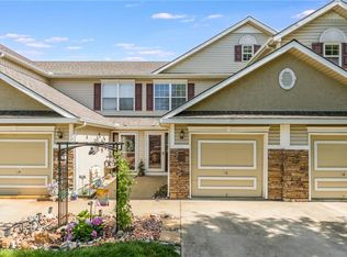 3223 SW Shadow Brook Dr, Blue Springs, MO 64015
