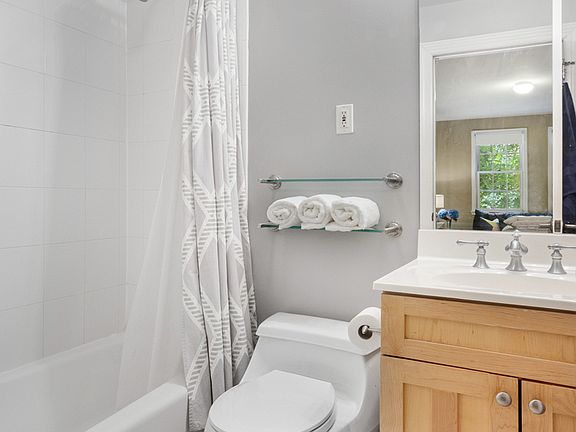 5th image of 407 E 12th St APT 2RS