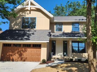 7822 Forestview Dr, Haslett, MI 48840