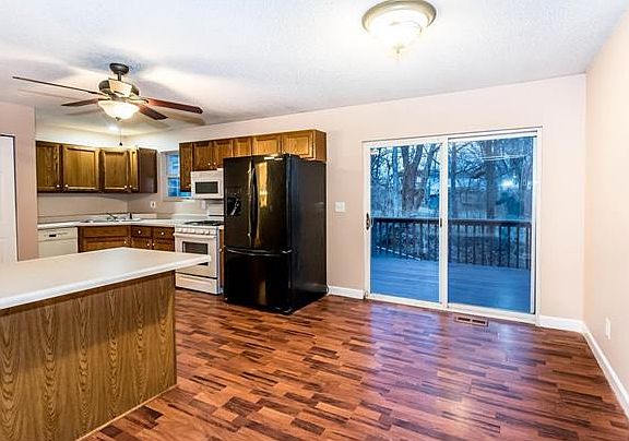 2nd image of 207 Glenlake Dr