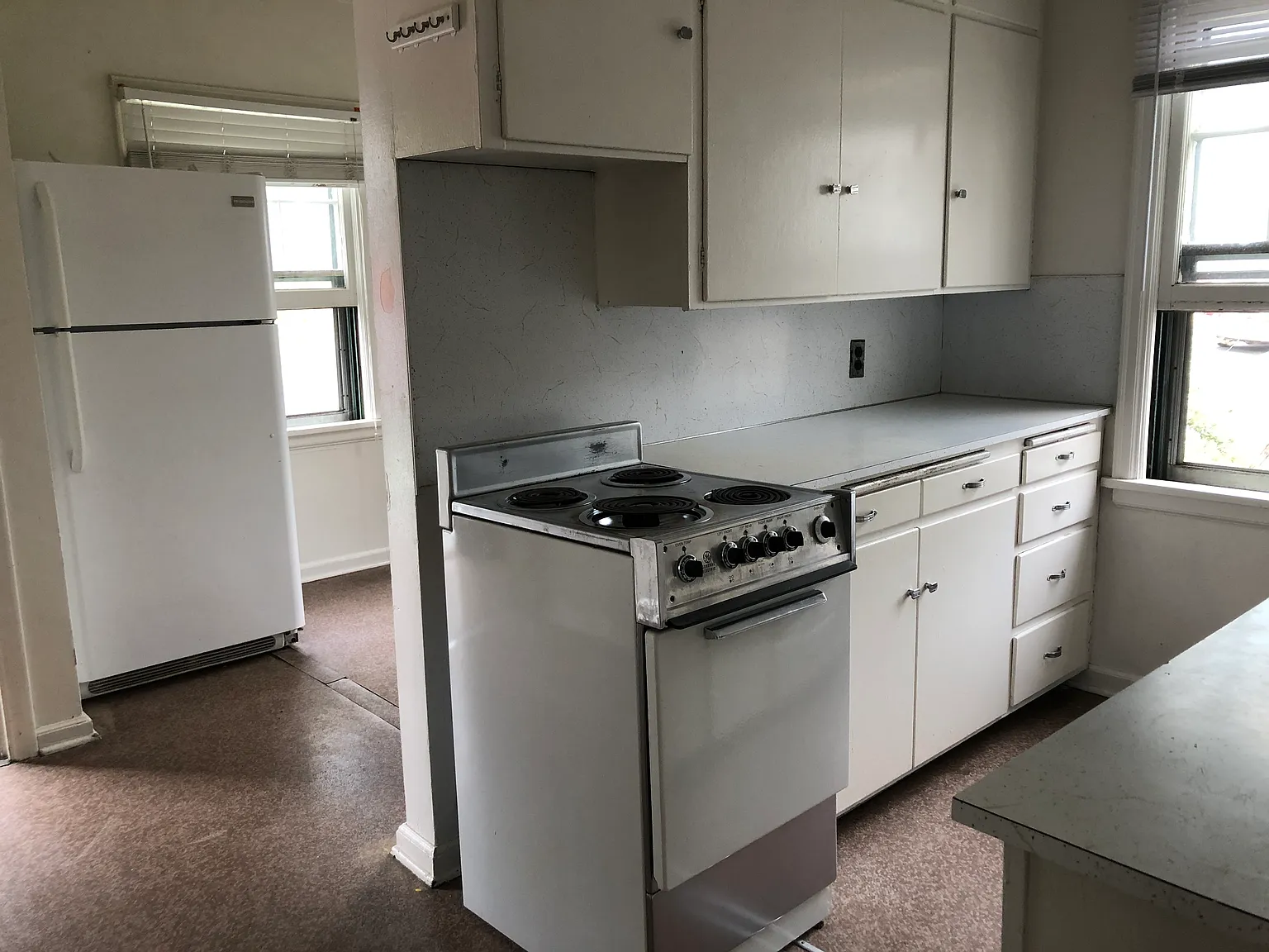 2 bed, 650 sqft, $1,100 — Photo 3