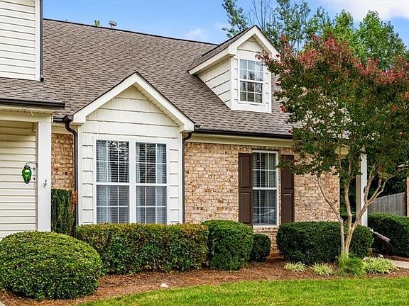 3rd image of 14 Rhododendron Dr