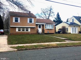 110 Susan Dr, Ewing, NJ 08638
