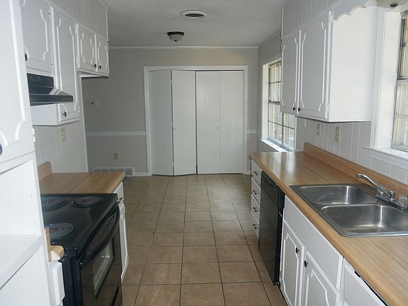 3rd image of 8348 Chesterfield Dr