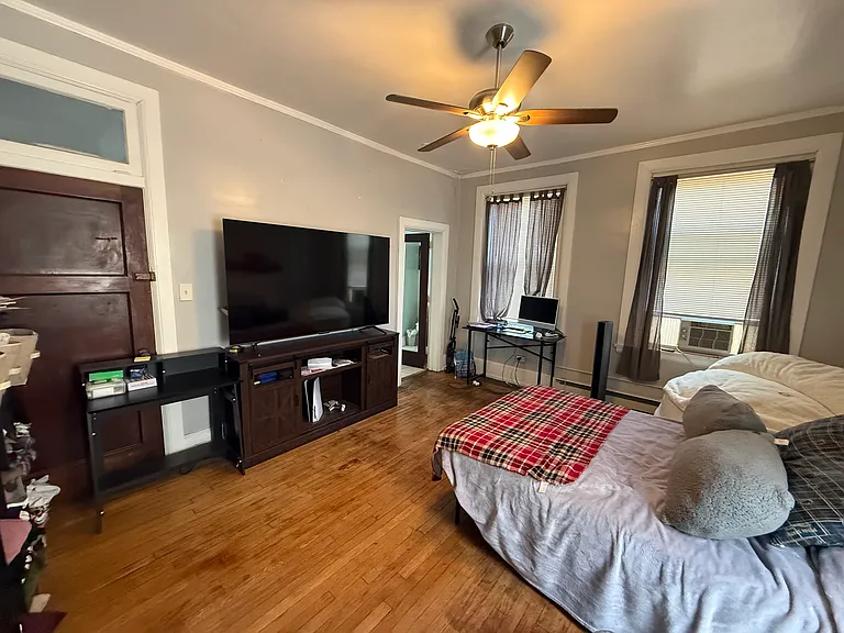 366 S Winebiddle St #6 — Photo 10