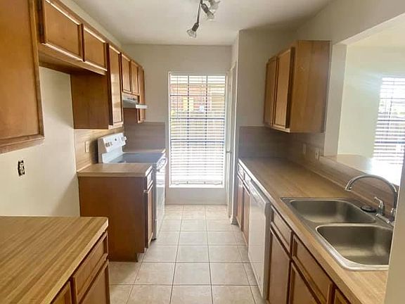 4th image of 1251 Westmeadow Dr