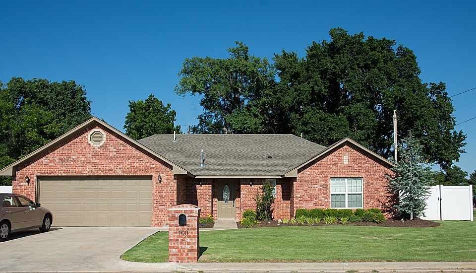 1st image of 100 Lakeview Dr