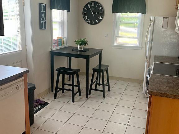 5th image of 160 Farber Ln APT 1