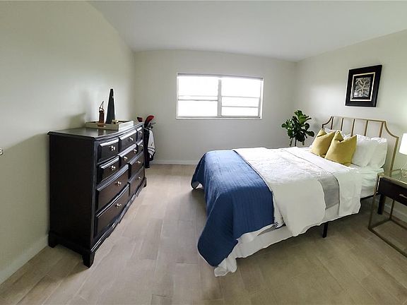 5th image of 5100 SW 90th Ave APT 406