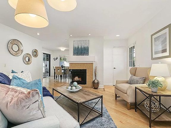 FAMILY ROOM & FIREPLACE