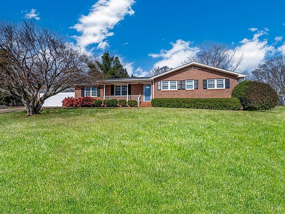 2nd image of 404 Knollwood Dr