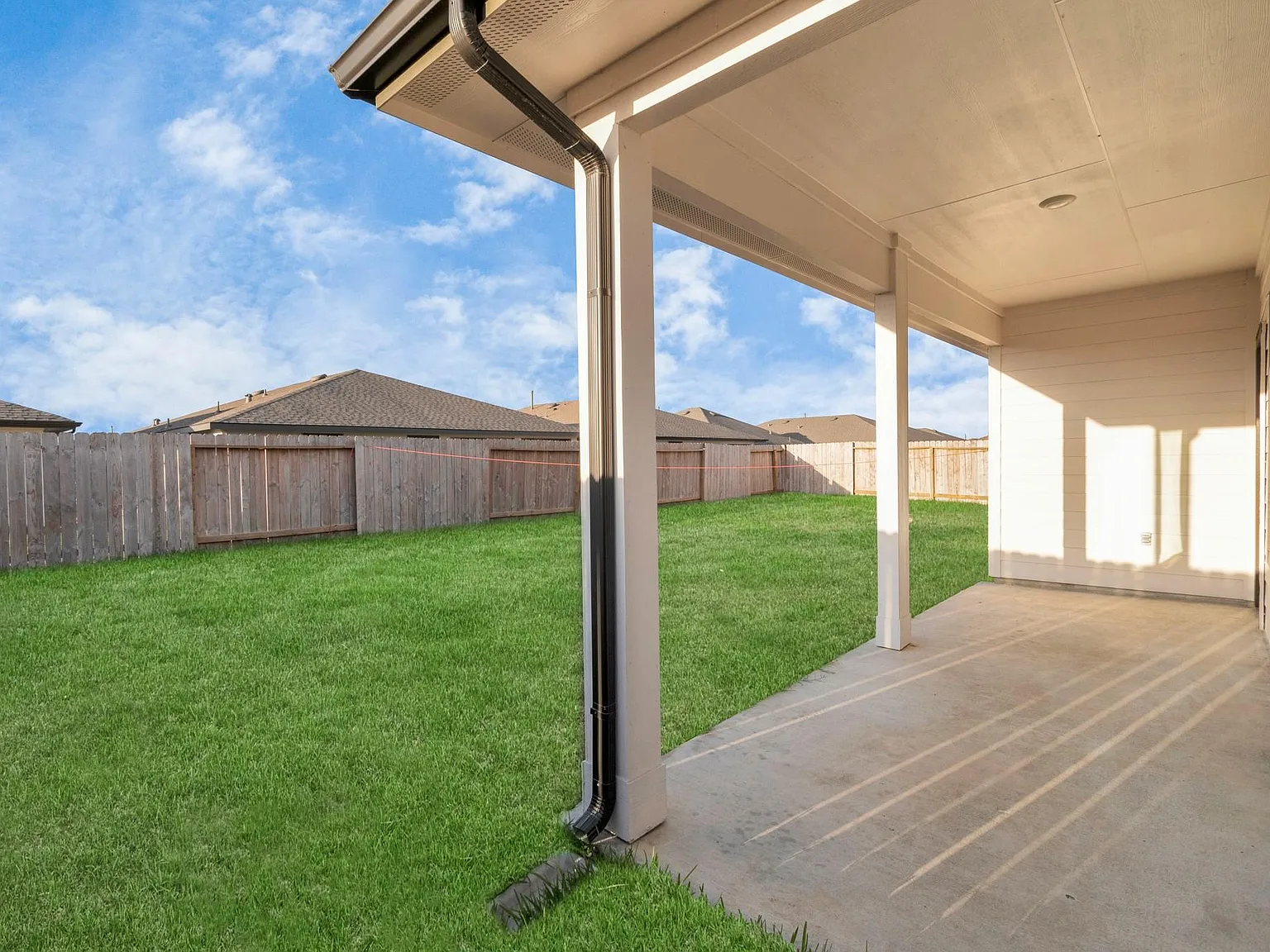 4 bed, 3.0 bath, 2475 sqft, $2,850 — Photo 4