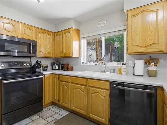 5th image of 740 E Baker Dr