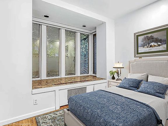 3rd image of 233 E 31st St Unit Garden