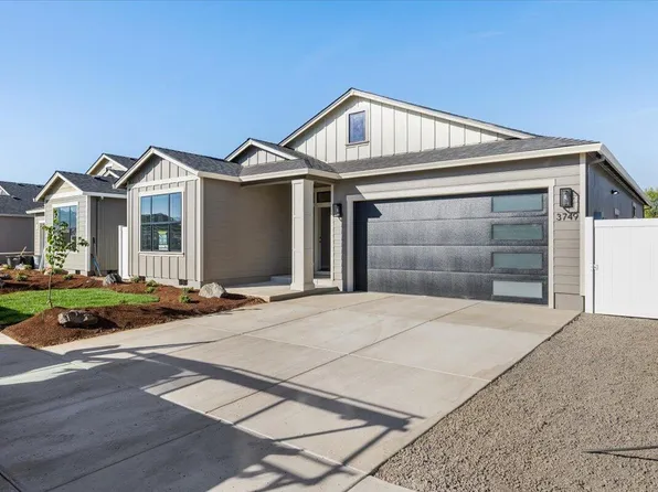 3749 Nicholas Way, White City, OR 97503