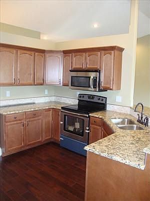 5th image of 117 Firethorn Ln