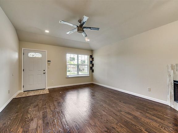3rd image of 955 E Davis Ave