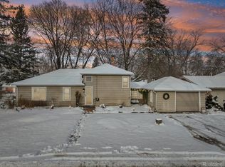4049 S Shore St, Waterford, MI