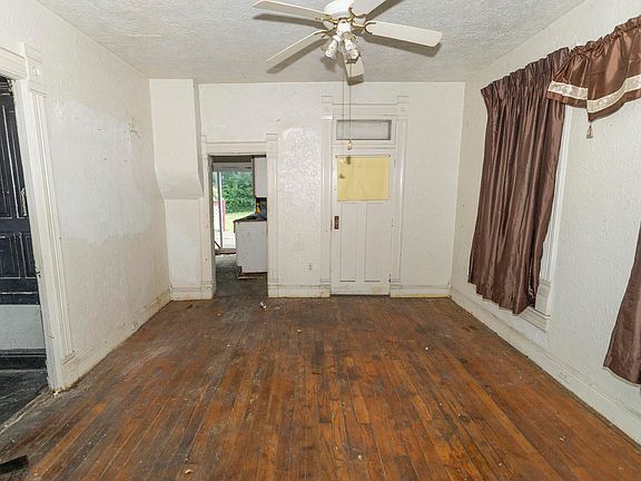 3rd image of 154 Middlebury St