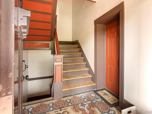 4th image of 109 Leicester Ct #5