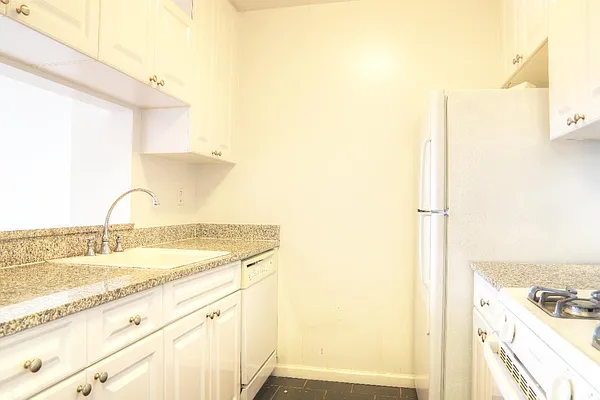 Rented by Addison Property Group | media 13