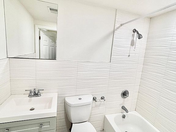 5th image of 168 N Grove St #1F