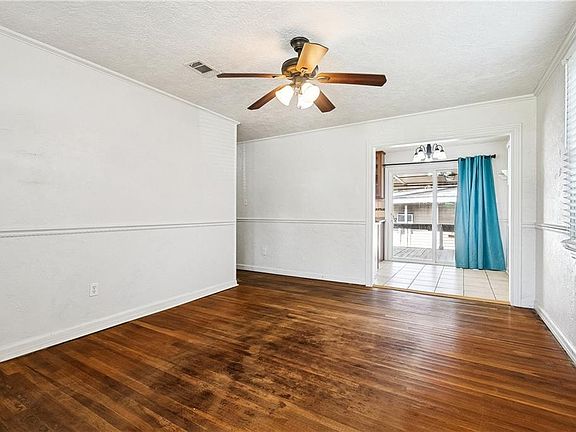 3rd image of 918 Aurora Ave