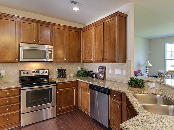 7240 Ladbrooke_Kitchen