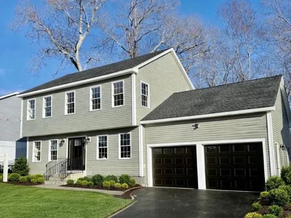 38 Colonial Rd, Webster, MA 01570