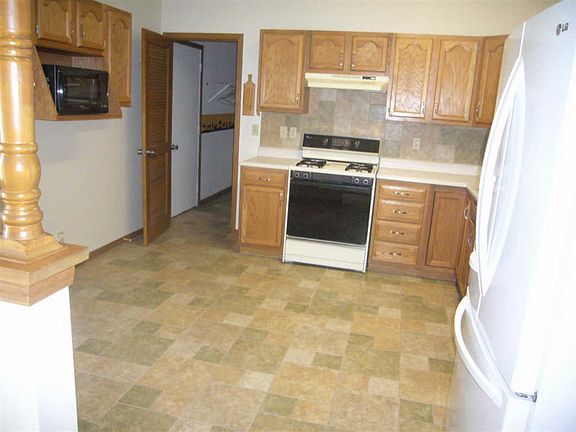 5th image of 340 N Brookfield Dr