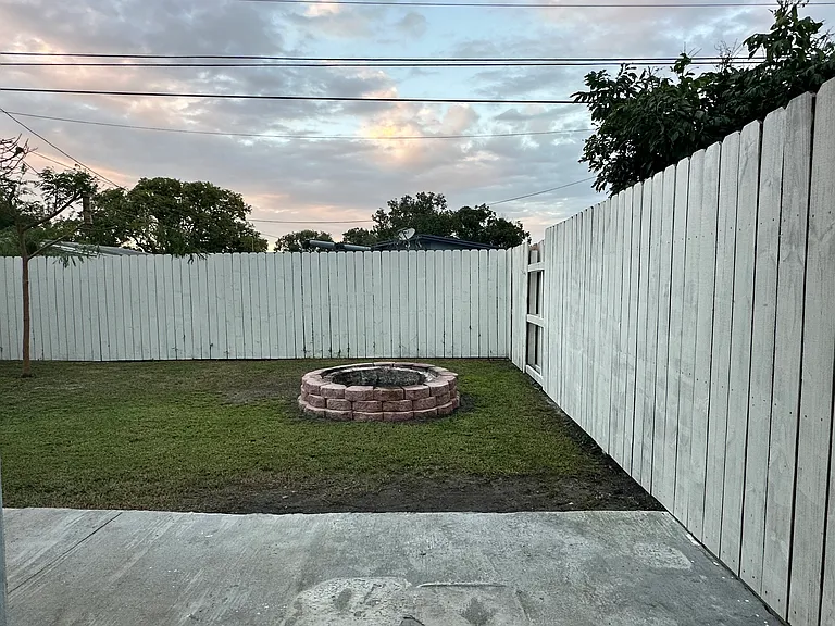 2210 S Euclid Cir #B — Photo 14