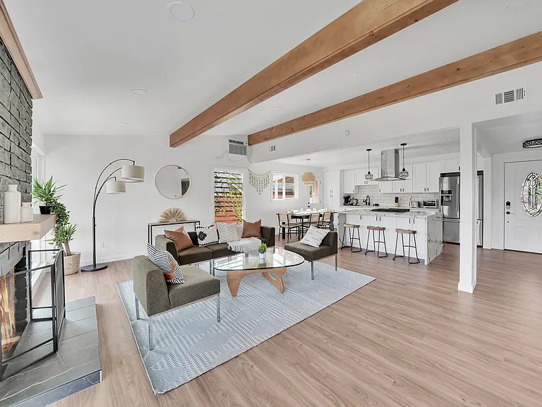 1306 W Baker Ave — Photo 3