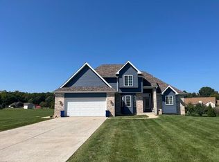 231 Southwind Dr, Valparaiso, IN 46385