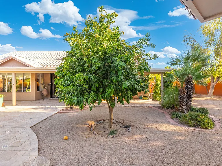 372 W Amoroso Dr — Photo 41