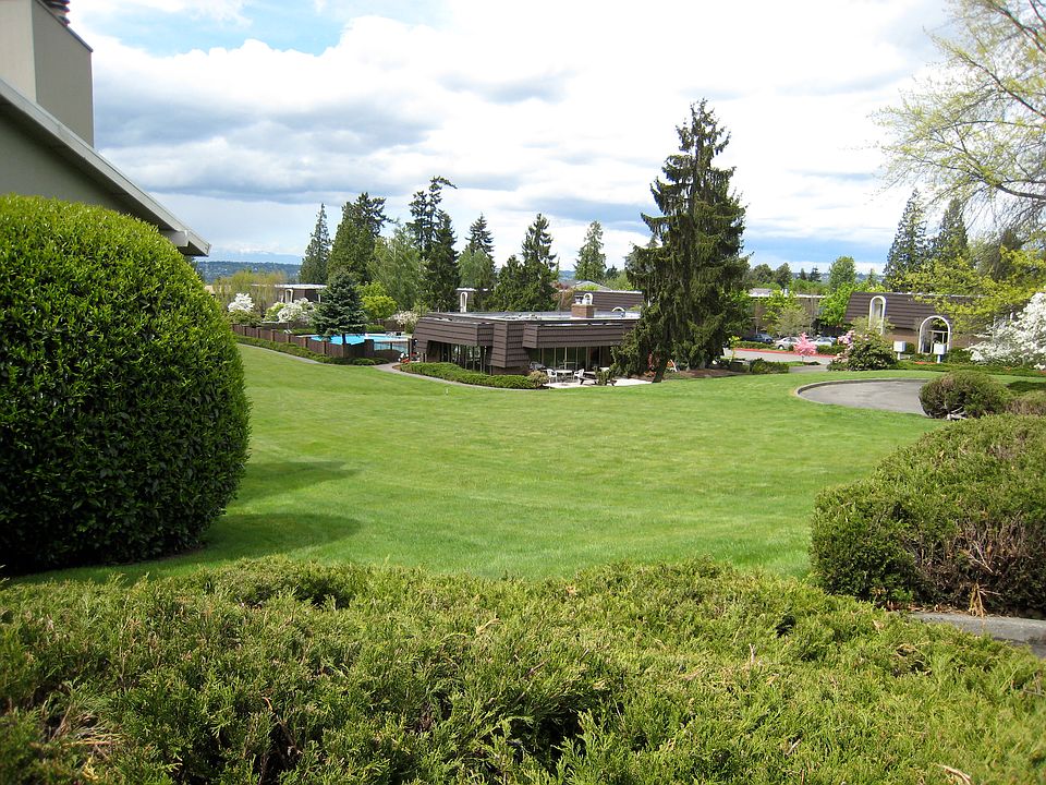 Over view of grounds and community center / pool