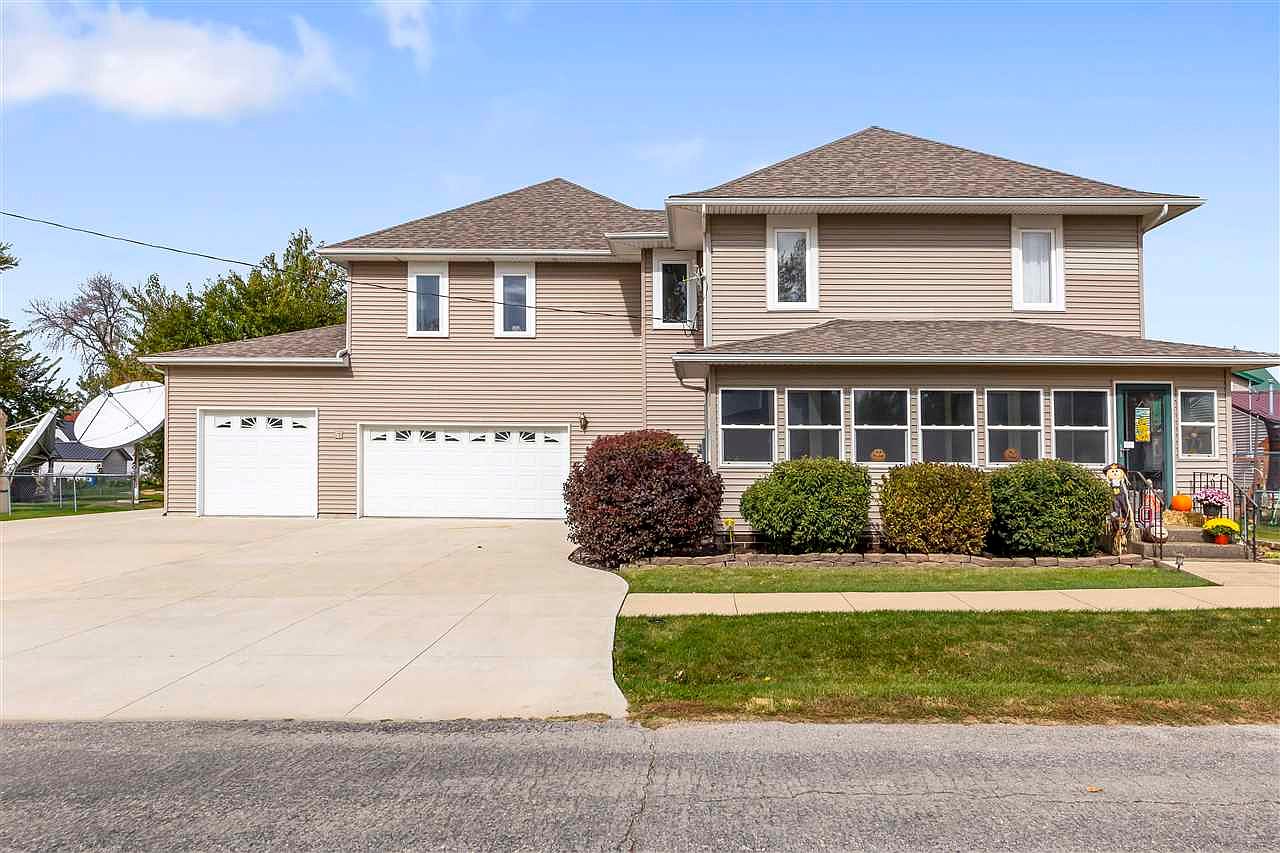 208 South St, Martelle, IA 52305 Zillow