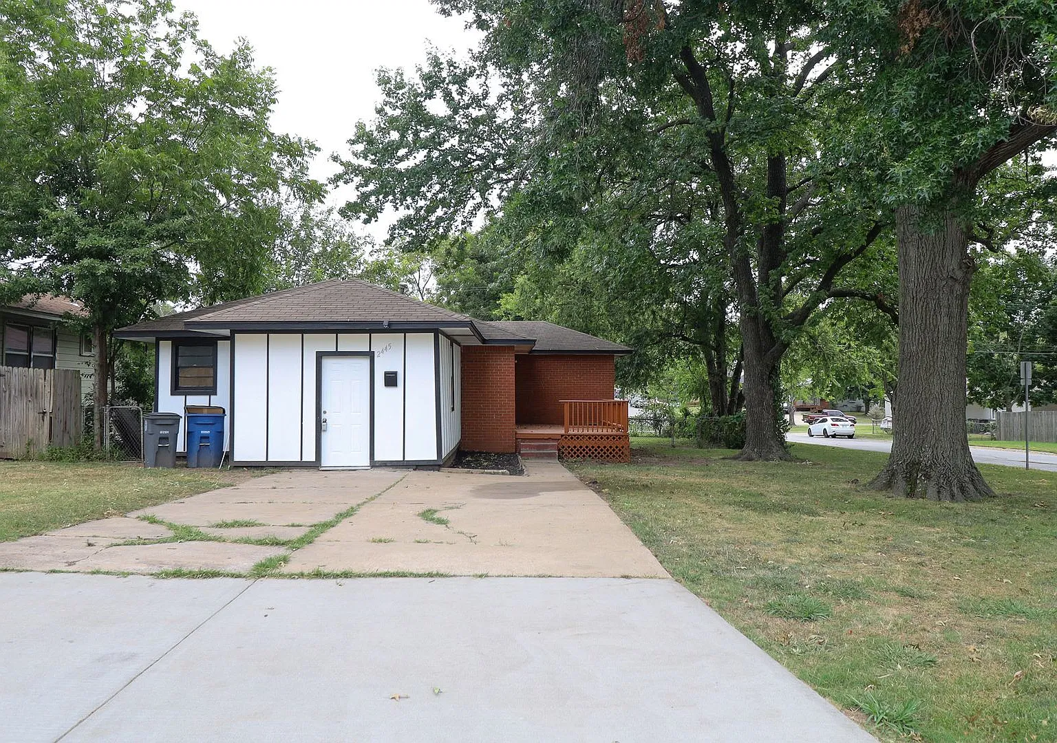 Cute Tulsa Home Available 11/14! 3 bedrooms and 2 bath — Photo 2