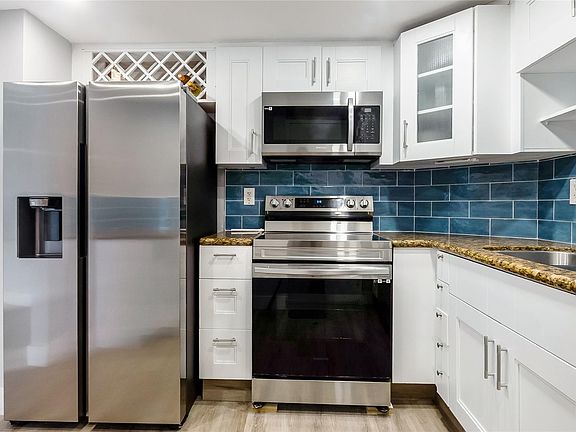 4th image of 500 Bayview Drive #2023