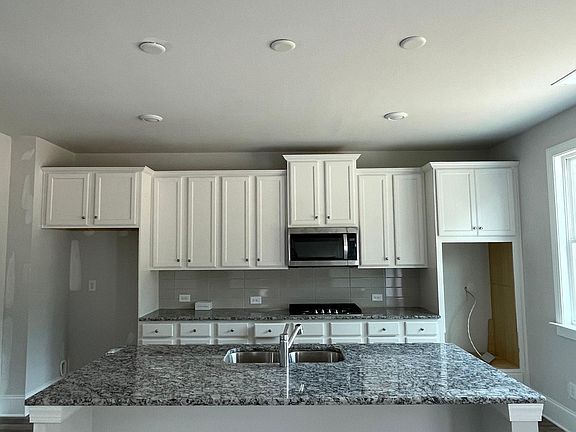2nd image of 123 Vivian Ln #123