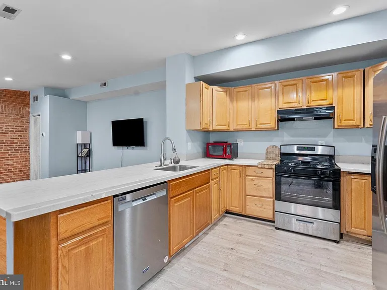 1818 E Pratt St #A — Photo 17