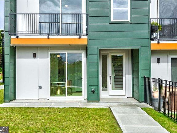 3rd image of 2029 Memorial Dr #36